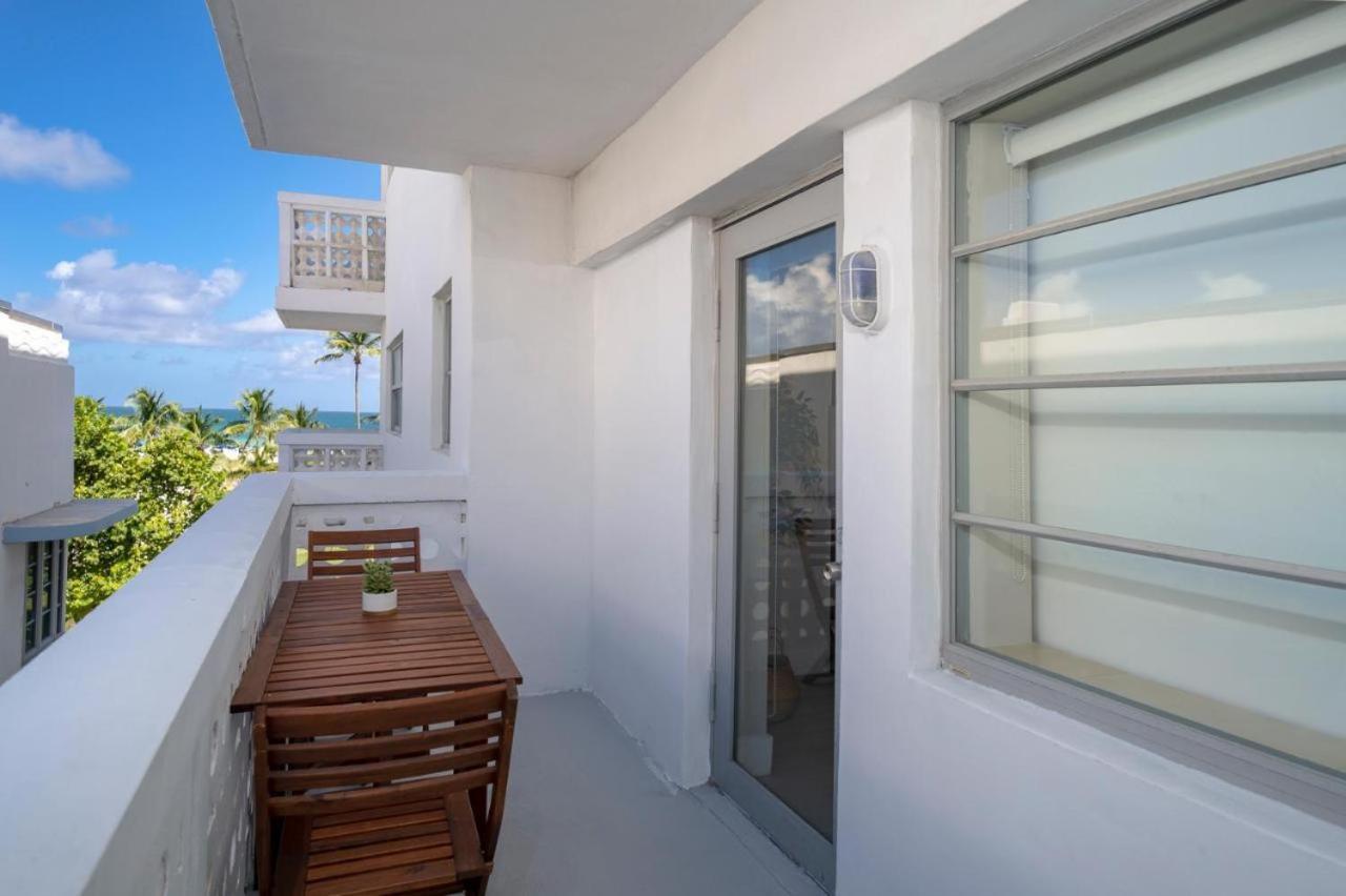 Strand Ocean Drive Suites ไมอามีบีช ภายนอก รูปภาพ