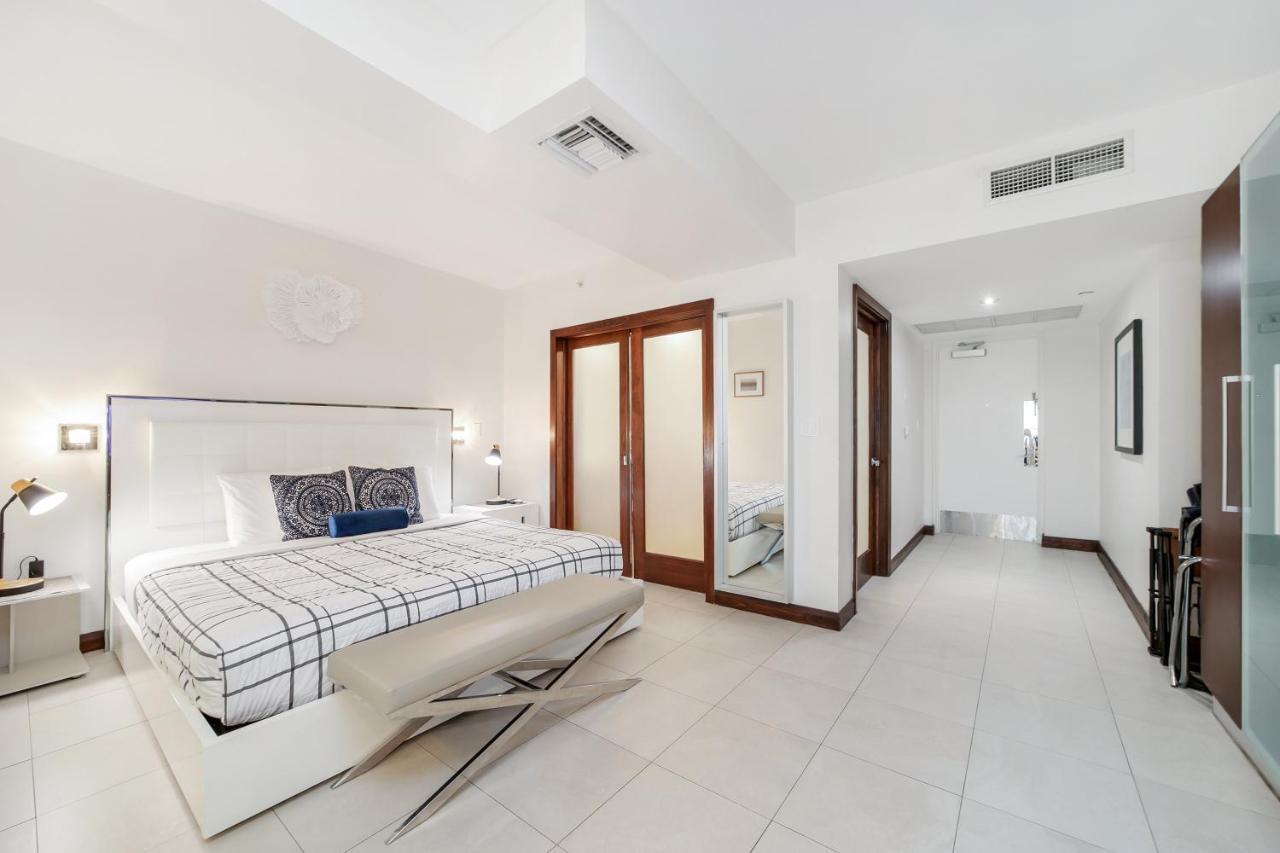 Strand Ocean Drive Suites ไมอามีบีช ภายนอก รูปภาพ