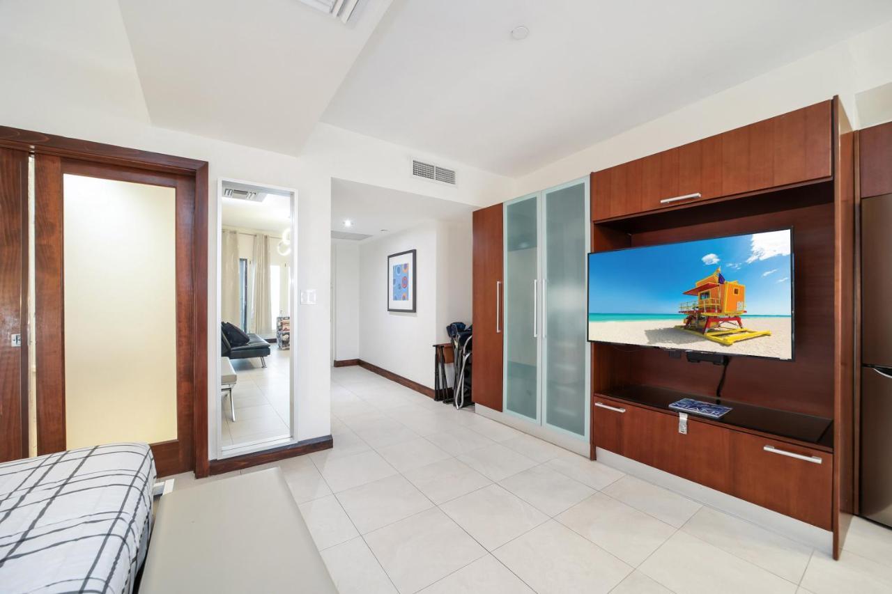 Strand Ocean Drive Suites ไมอามีบีช ภายนอก รูปภาพ