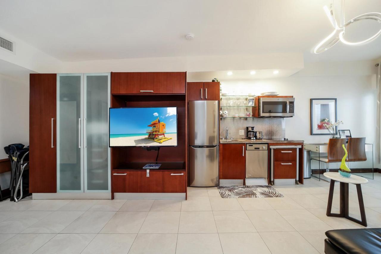 Strand Ocean Drive Suites ไมอามีบีช ภายนอก รูปภาพ