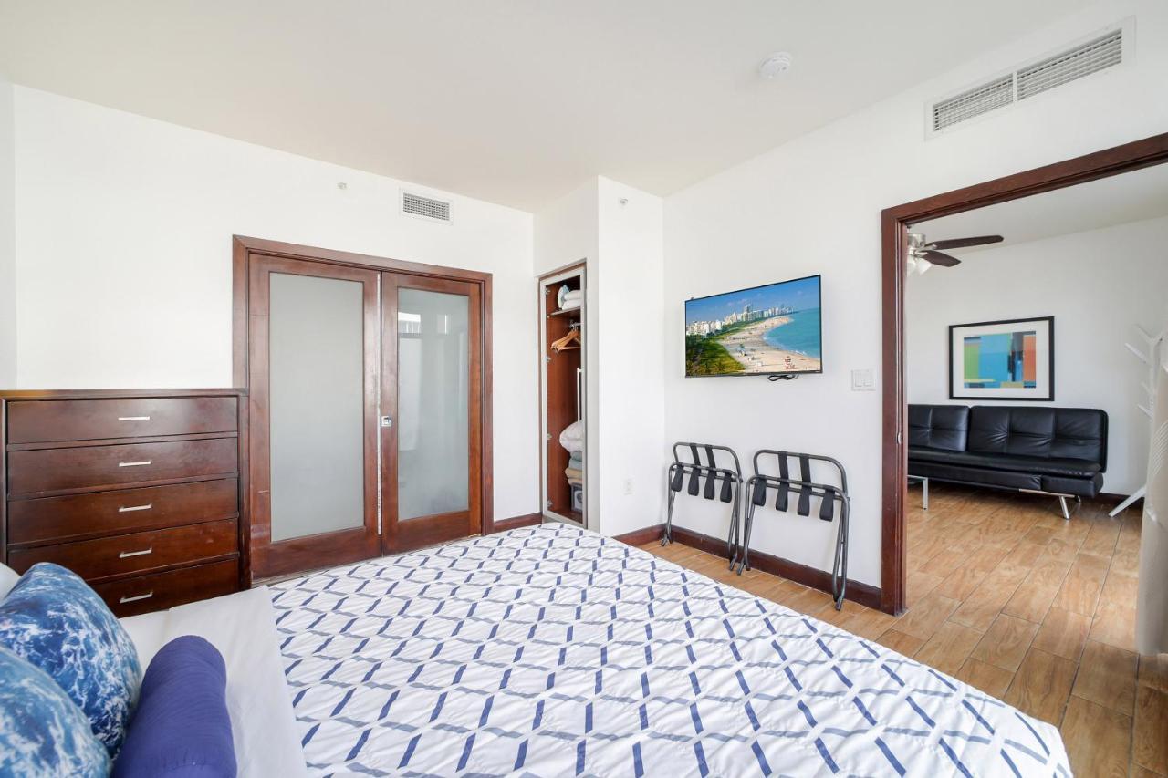 Strand Ocean Drive Suites ไมอามีบีช ภายนอก รูปภาพ