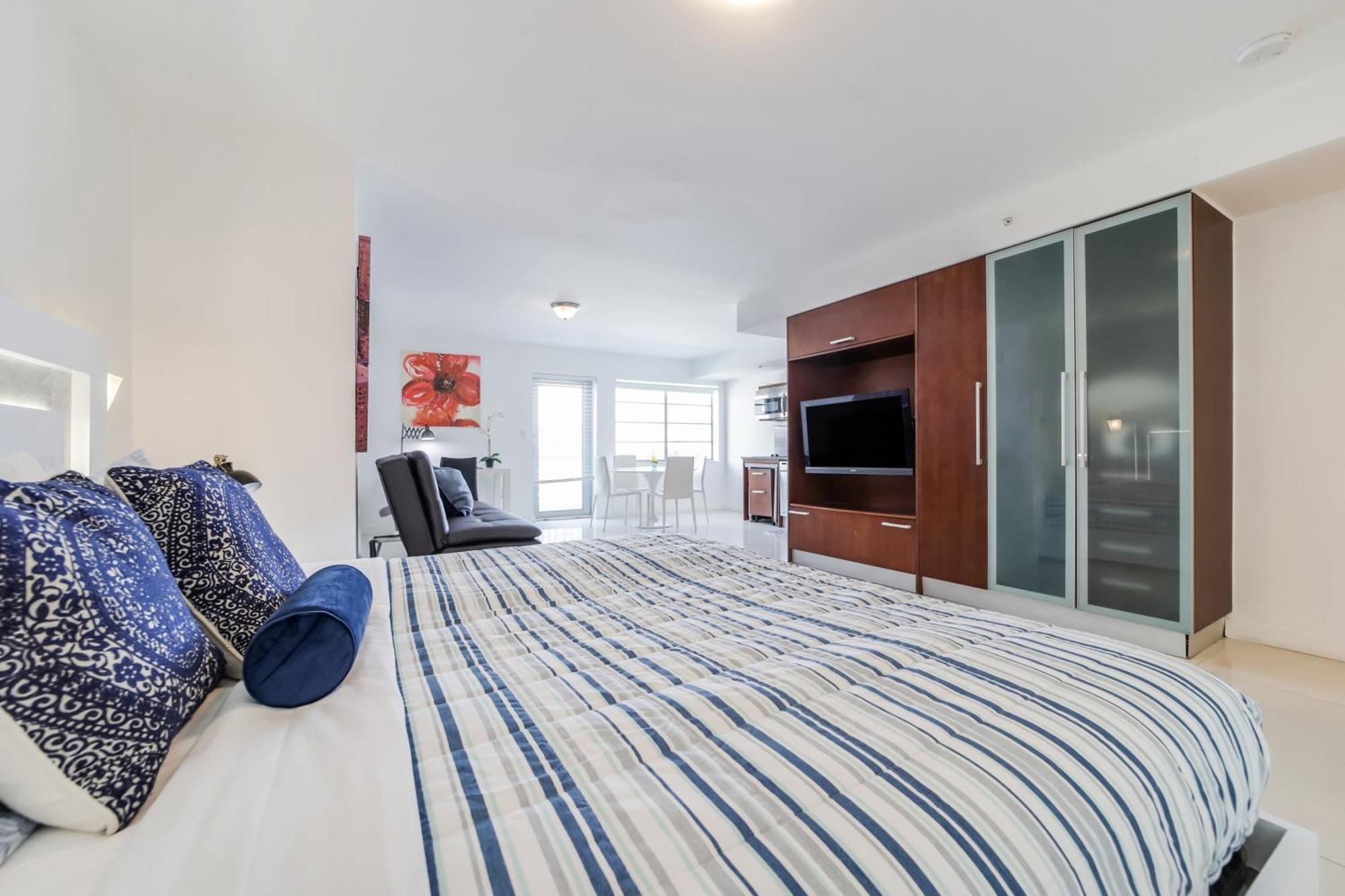 Strand Ocean Drive Suites ไมอามีบีช ภายนอก รูปภาพ