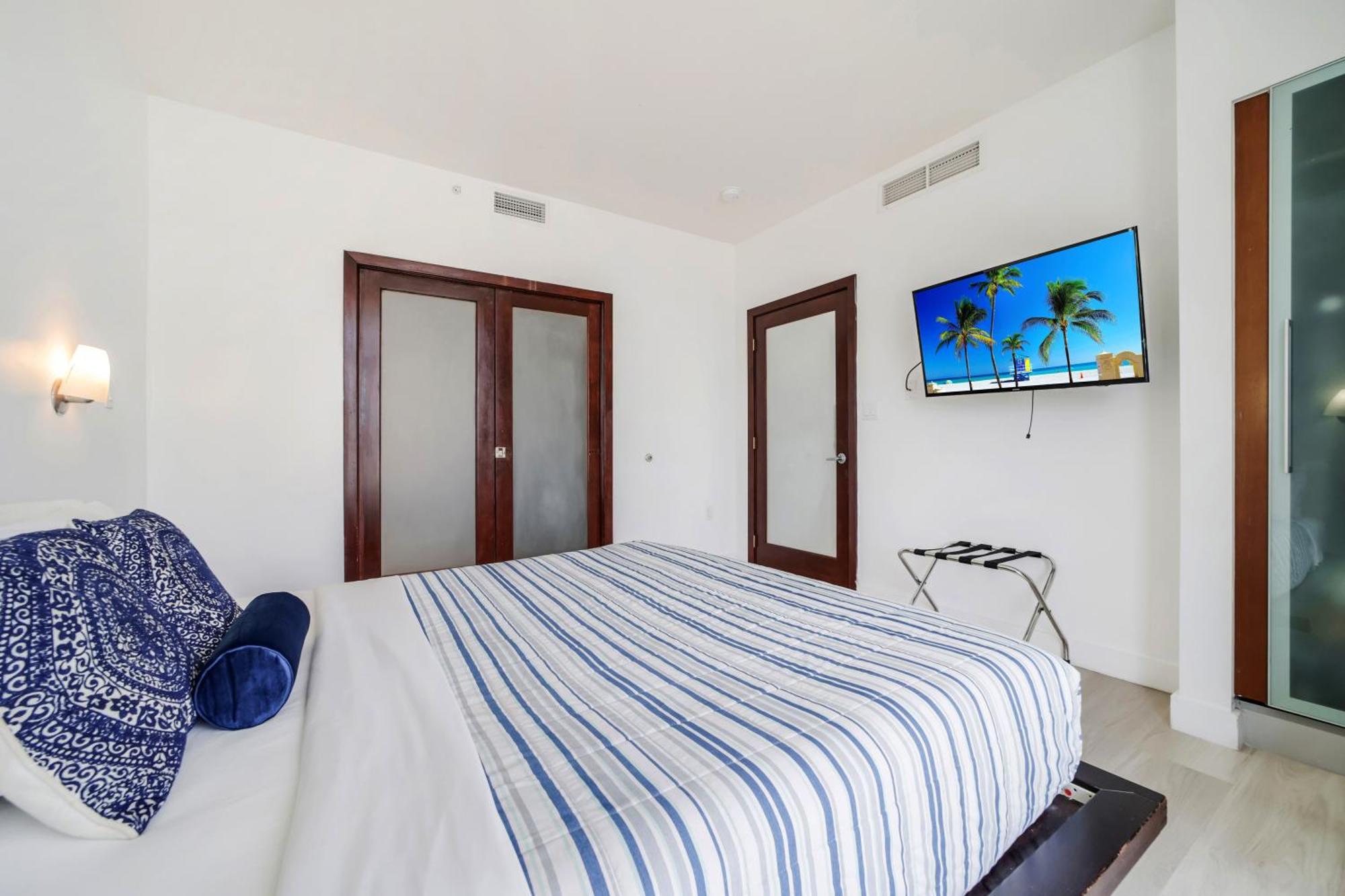 Strand Ocean Drive Suites ไมอามีบีช ภายนอก รูปภาพ