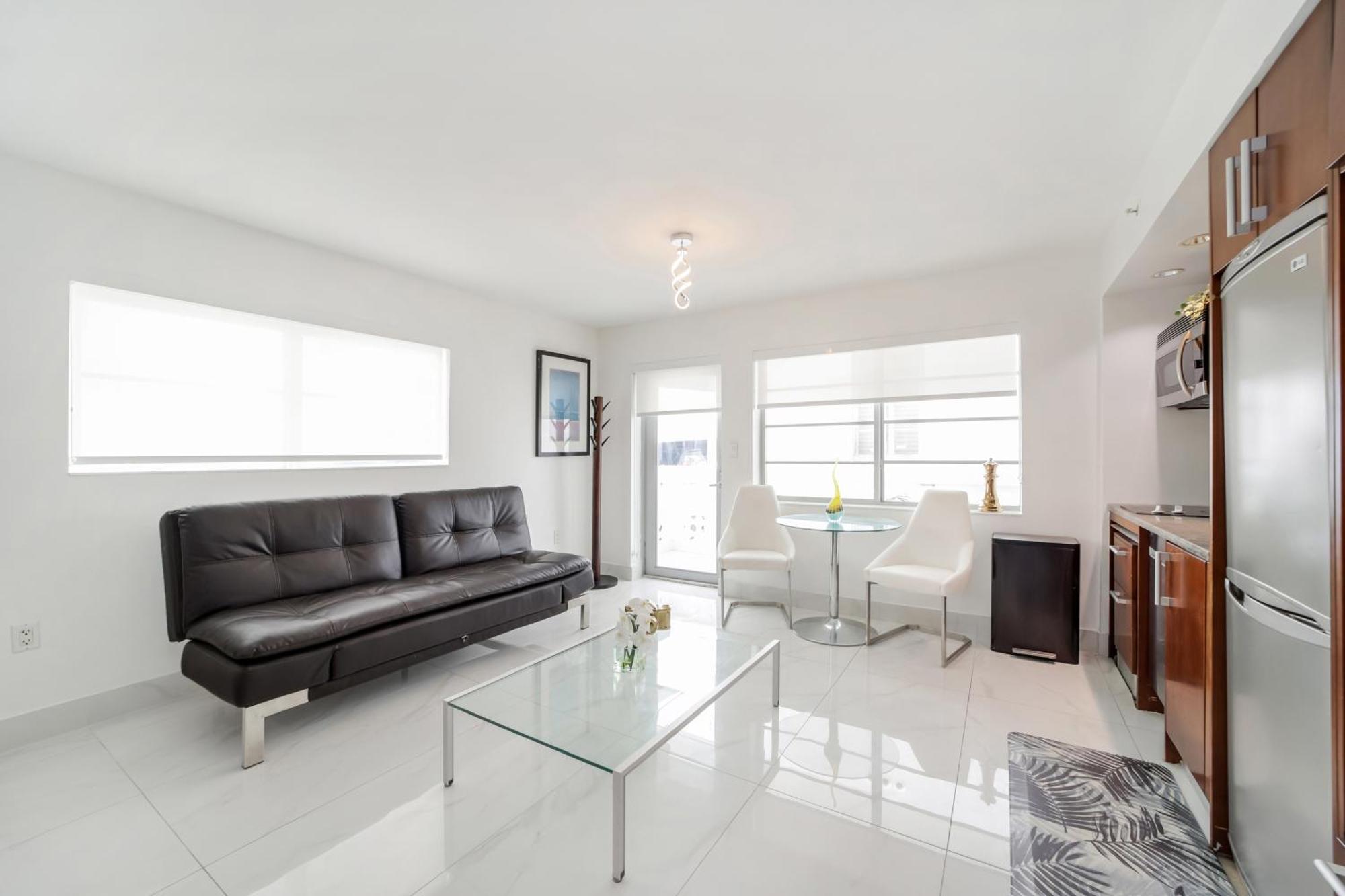 Strand Ocean Drive Suites ไมอามีบีช ห้อง รูปภาพ