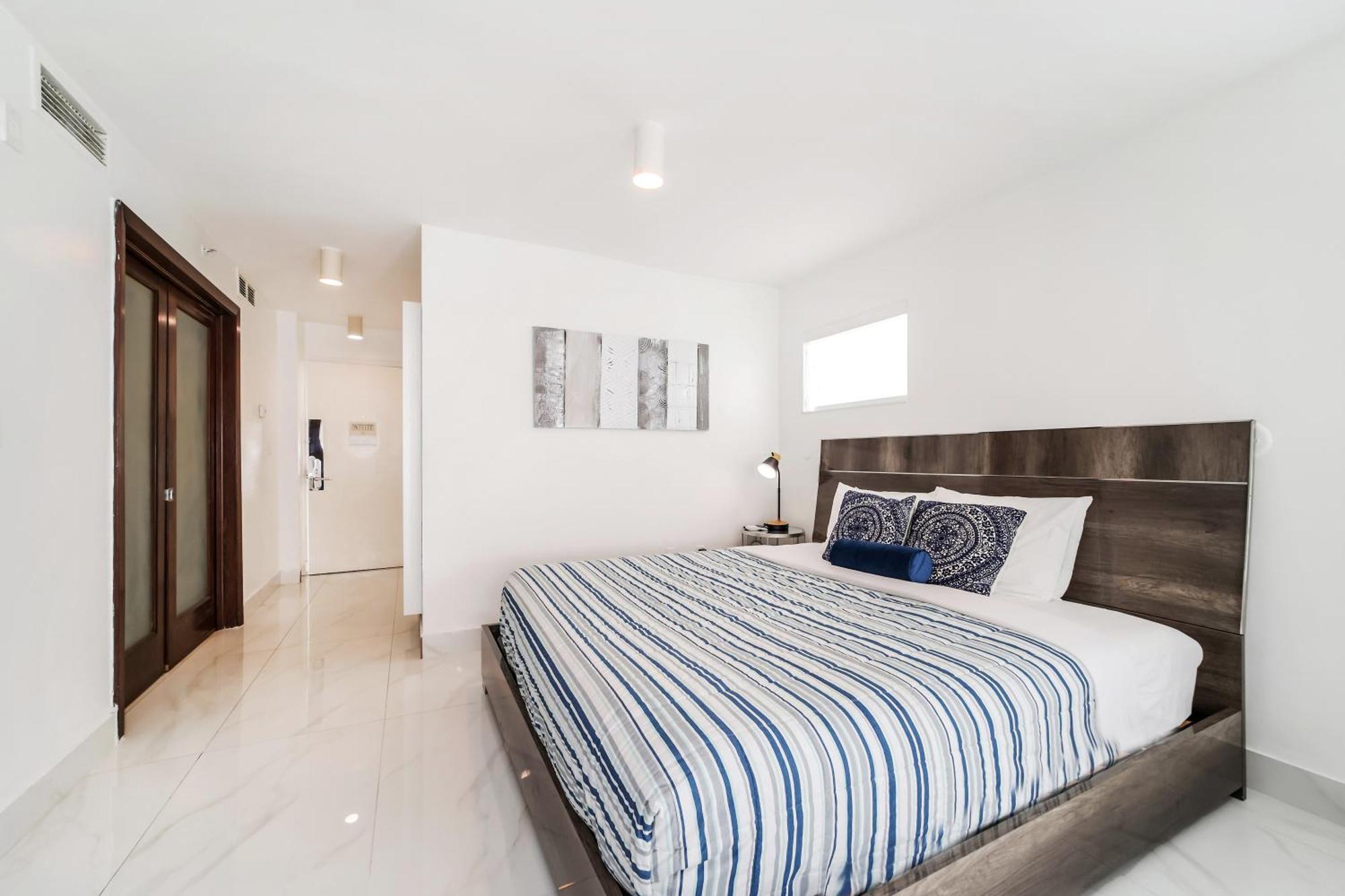 Strand Ocean Drive Suites ไมอามีบีช ห้อง รูปภาพ