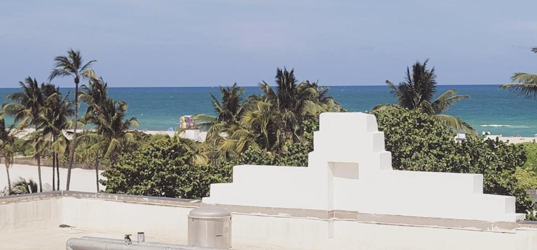 Strand Ocean Drive Suites ไมอามีบีช ห้อง รูปภาพ