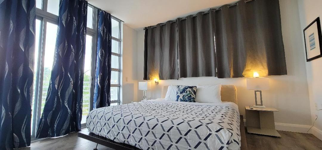 Strand Ocean Drive Suites ไมอามีบีช ห้อง รูปภาพ