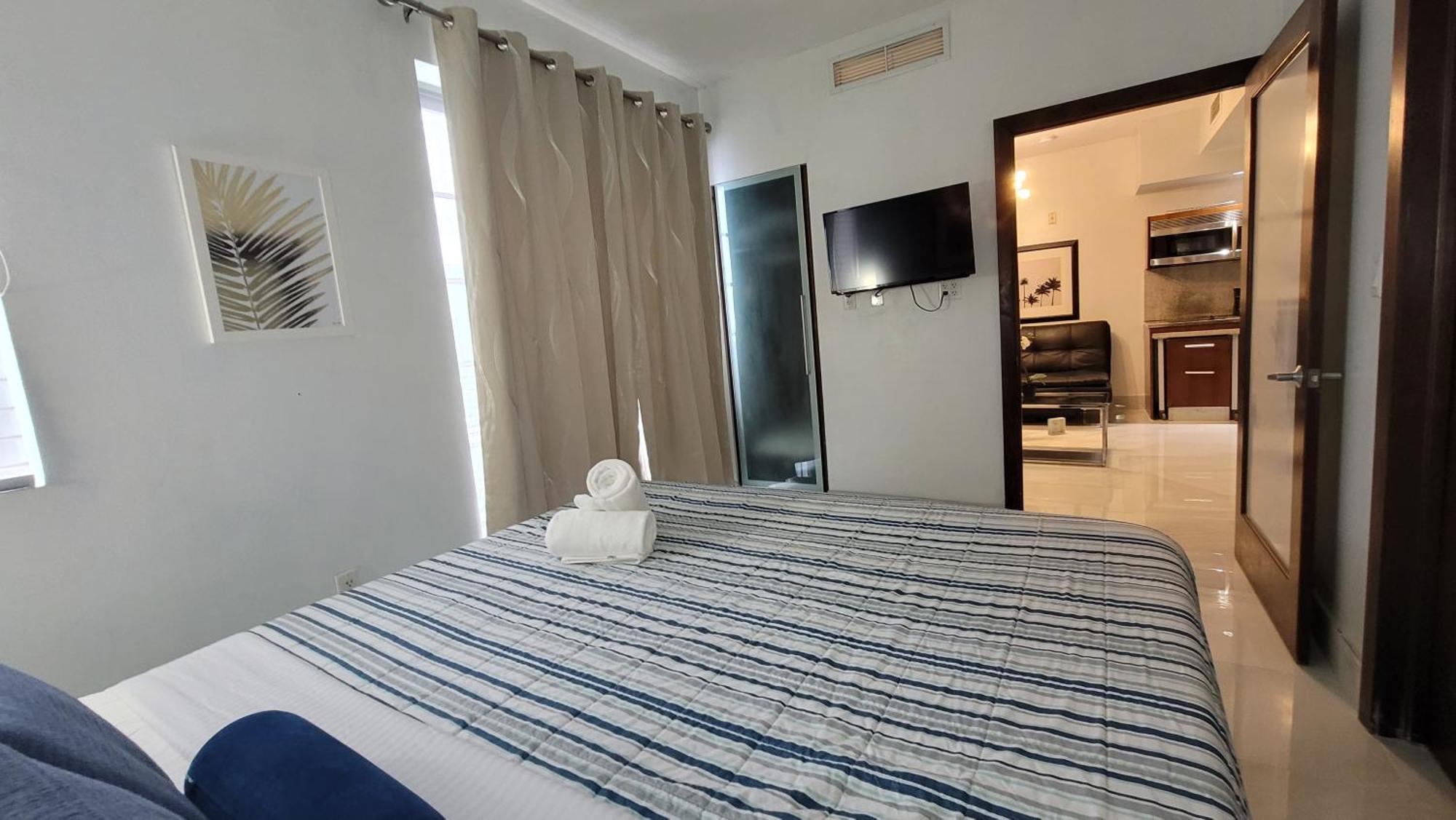 Strand Ocean Drive Suites ไมอามีบีช ห้อง รูปภาพ