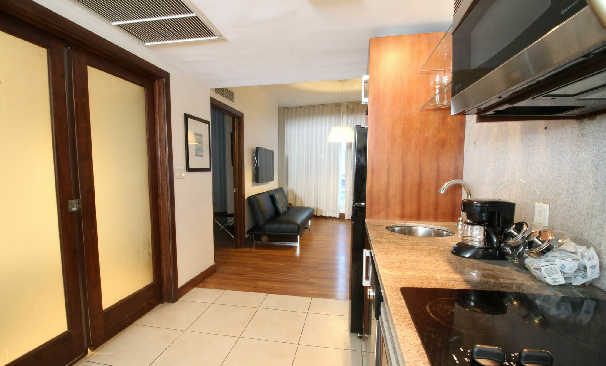 Strand Ocean Drive Suites ไมอามีบีช ภายนอก รูปภาพ