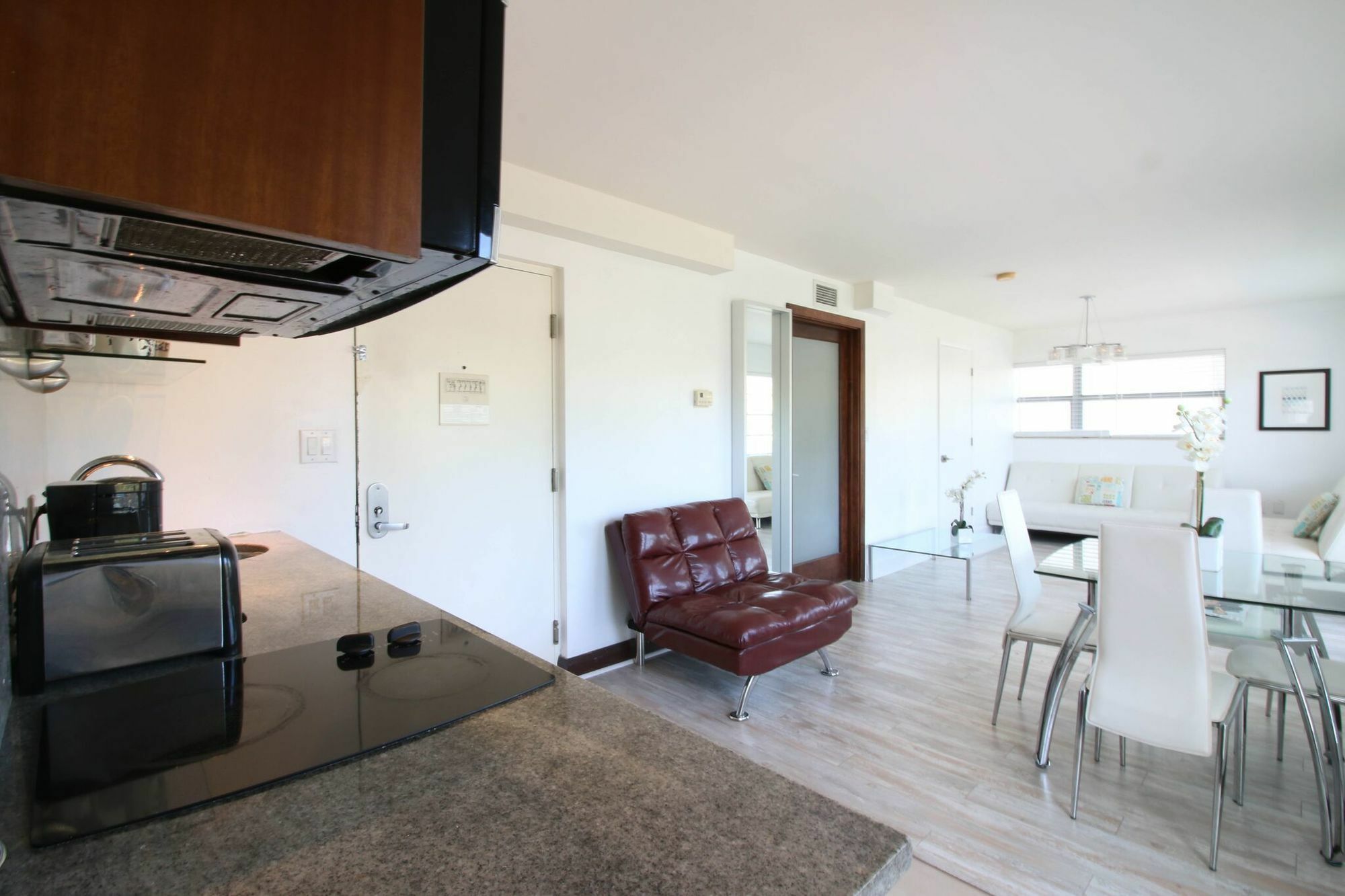 Strand Ocean Drive Suites ไมอามีบีช ภายนอก รูปภาพ